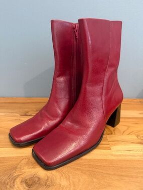 NWOT - Millard & Hanson Red Leather Square Toe Boots - Made in Brazil - 5.5M